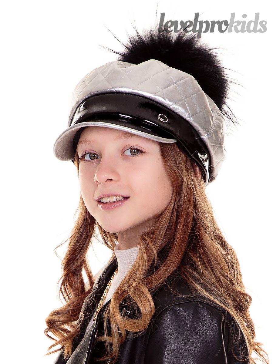 Жюли Лого помпон VIP кепка.<br>Термостежка + эколак~Thermally quilted fabric+eco lacquer-Julie Logo pompom cap-